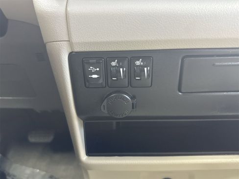 Used 2017 Toyota Sienna XLE image 27