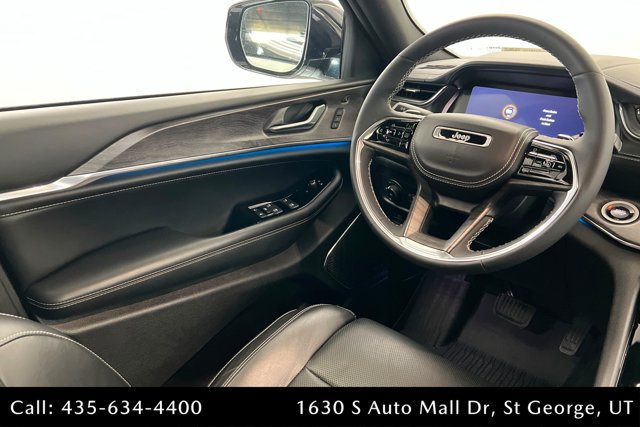 Used 2024 Jeep Grand Cherokee Overland w/ Luxury Tech Group IV AWD/4WD image 11