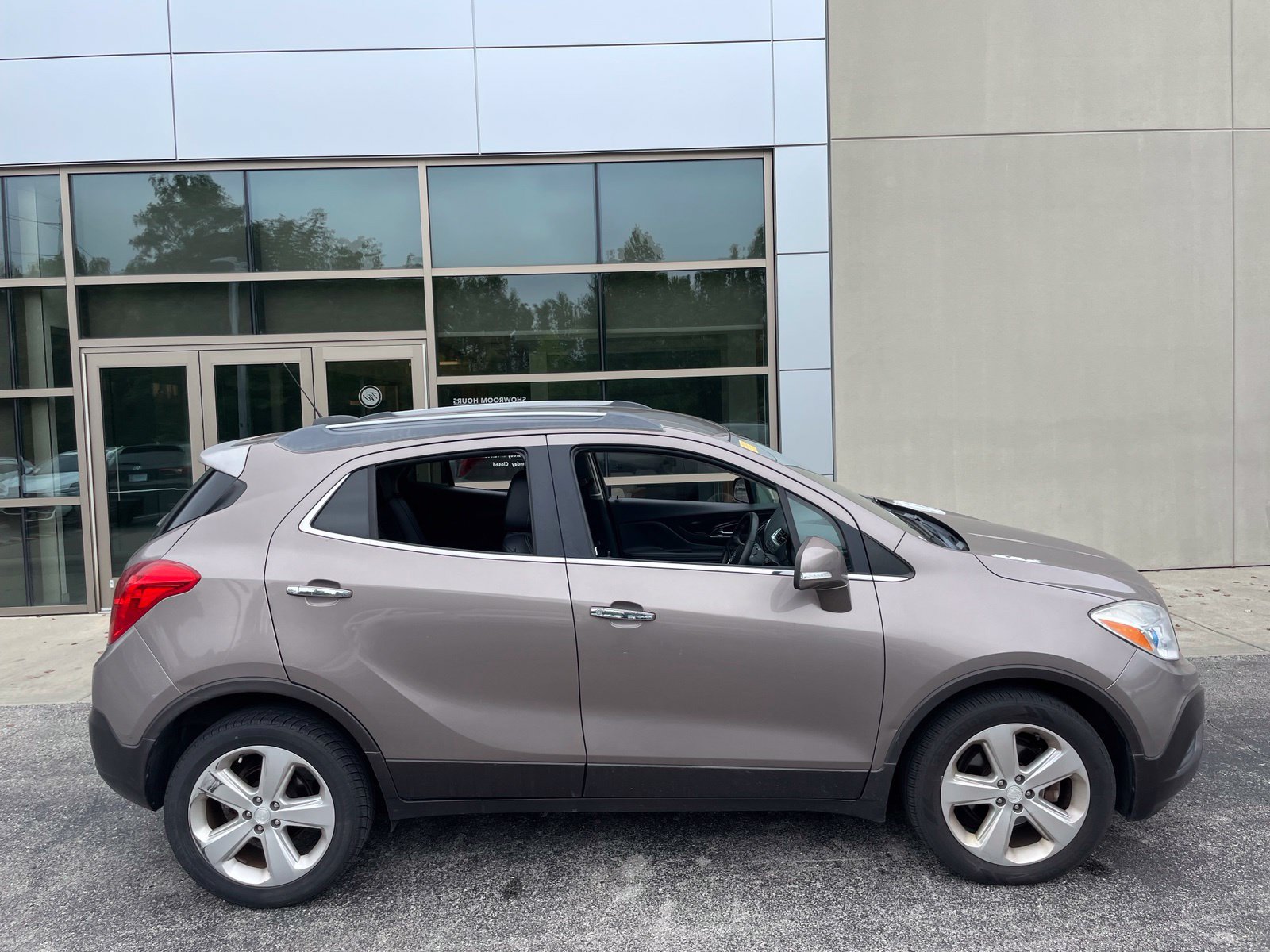 Used 2015 Buick Encore FWD image 1