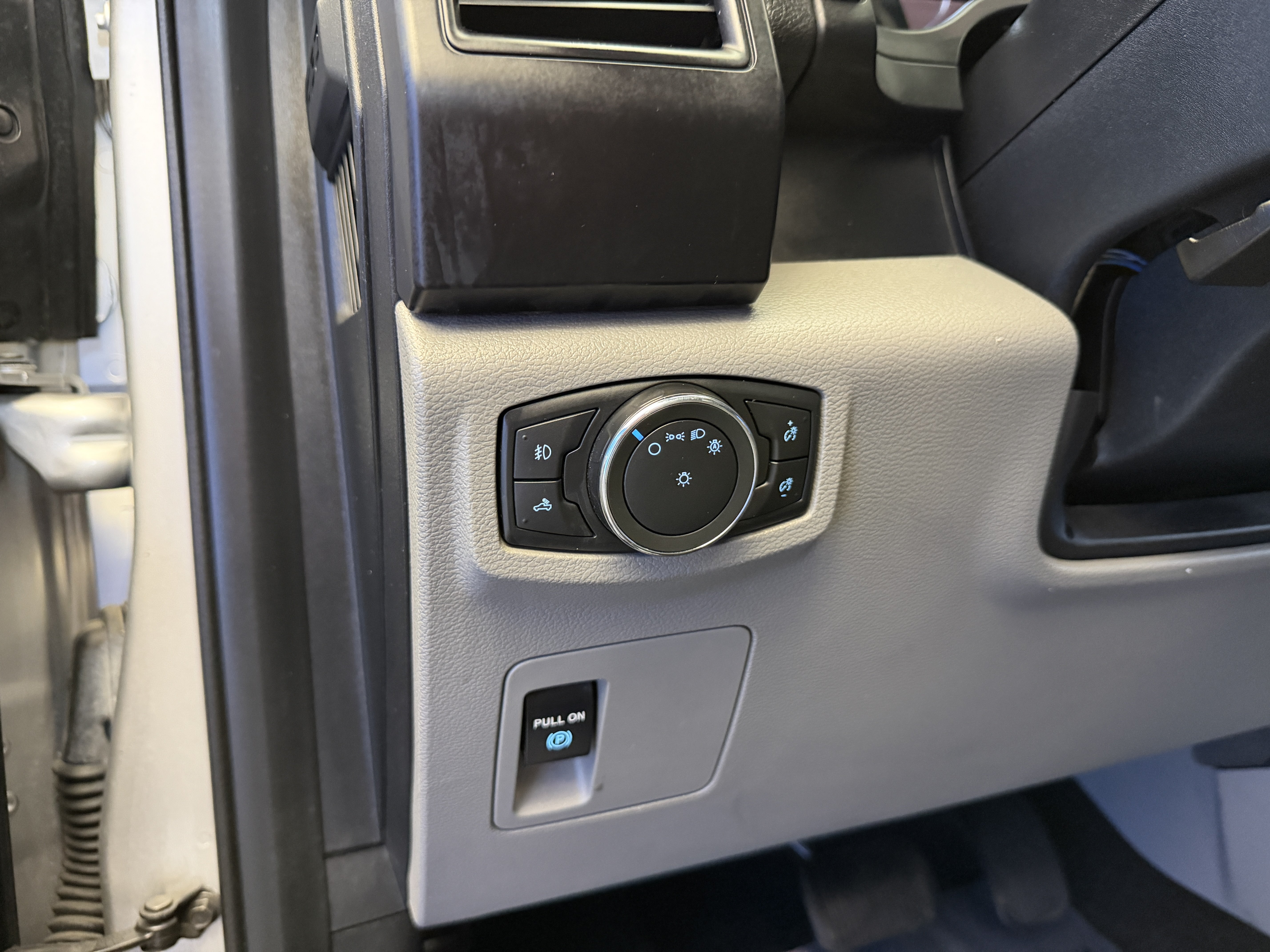 Used 2017 Ford F150 XL w/ Equipment Group 101A Mid AWD/4WD image 13