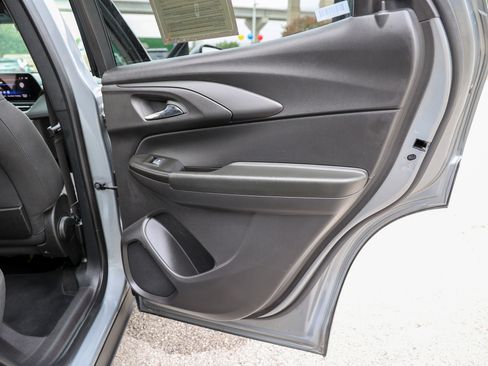 Used 2025 Chevrolet TrailBlazer LT AWD/4WD image 37