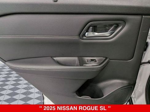 Certified 2025 Nissan Rogue SL w/ SL Premium Package AWD/4WD image 30