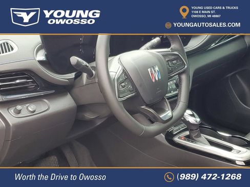 Used 2025 Buick Envista Sport Touring w/ Experience Buick Package FWD image 11