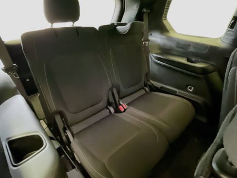 Used 2025 Jeep Grand Cherokee L Laredo RWD image 17