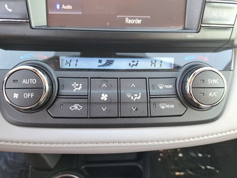 Used 2018 Toyota RAV4 LE image 21