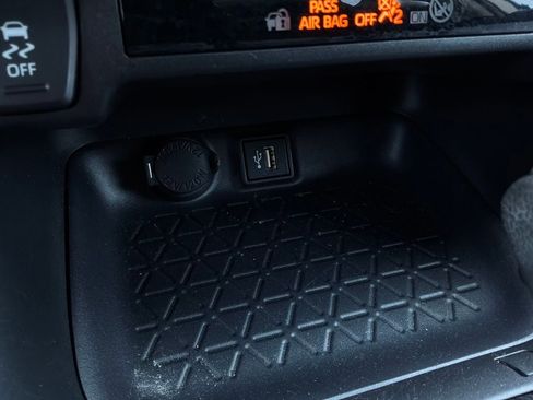 Used 2025 Toyota RAV4 LE AWD/4WD image 23