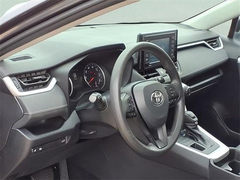 Used 2020 Toyota RAV4 XLE image 8