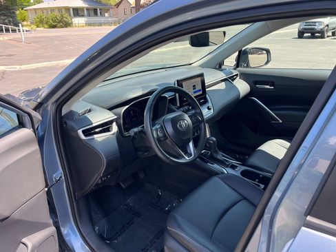 Used 2025 Toyota Corolla Cross XLE FWD image 11