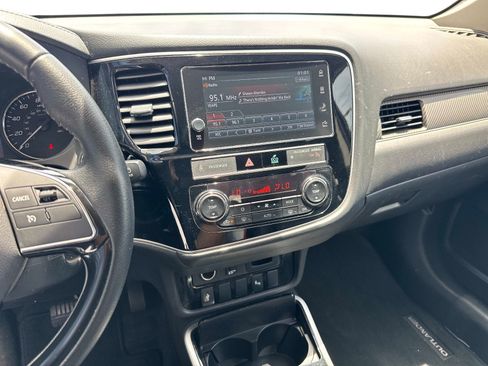 Used 2019 Mitsubishi Outlander SEL FWD image 25