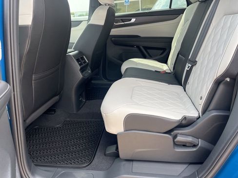 New 2025 Volkswagen Atlas Cross Sport SEL Premium R-Line AWD/4WD image 15
