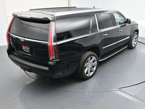 Used 2019 Cadillac Escalade ESV Luxury AWD/4WD image 33