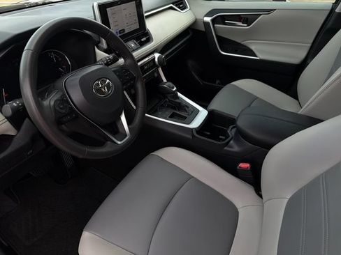 Used 2025 Toyota RAV4 XLE Premium FWD image 11