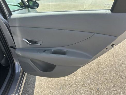 New 2025 Hyundai Elantra SEL image 16