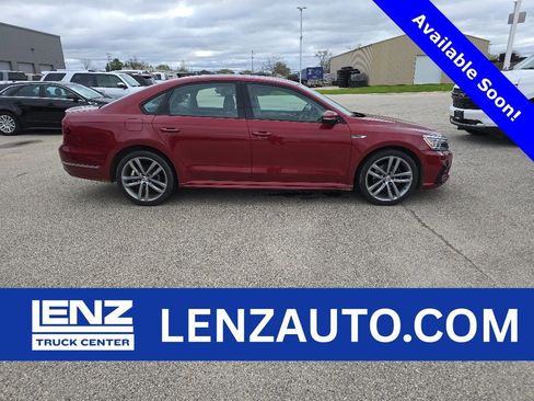 Used 2018 Volkswagen Passat 2.0T R-Line FWD image 1