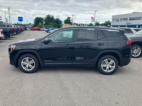 Used 2024 GMC Terrain SLE FWD image 4