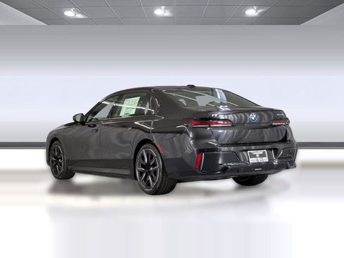 Used 2026 BMW i7 eDrive50 w/ M Sport Package RWD image 3