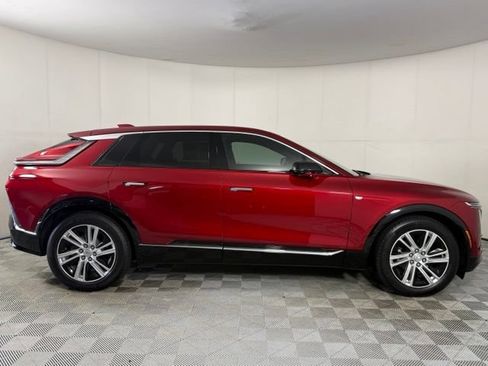 Used 2024 Cadillac Lyriq Tech AWD/4WD image 9