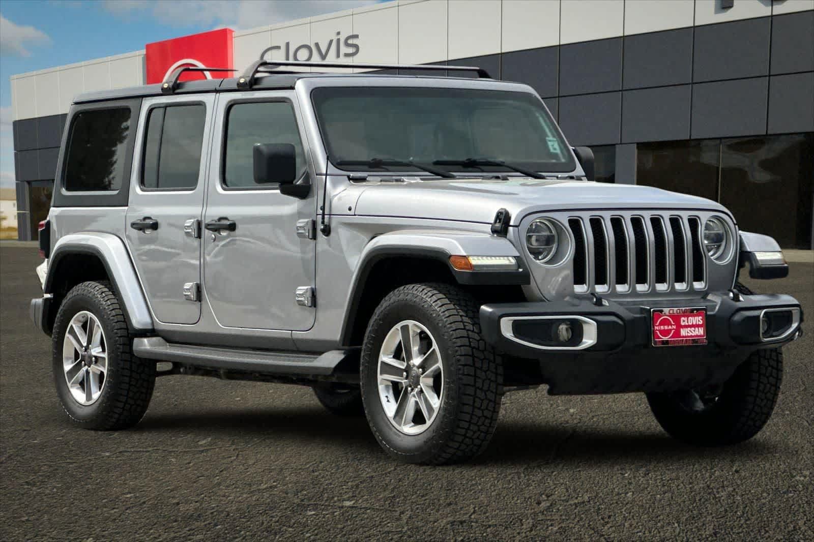 Used 2018 Jeep Wrangler Unlimited Sahara AWD/4WD image 9