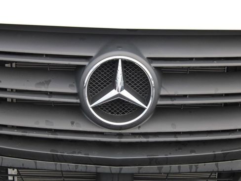 Used 2023 Mercedes-Benz Sprinter 4500 image 17