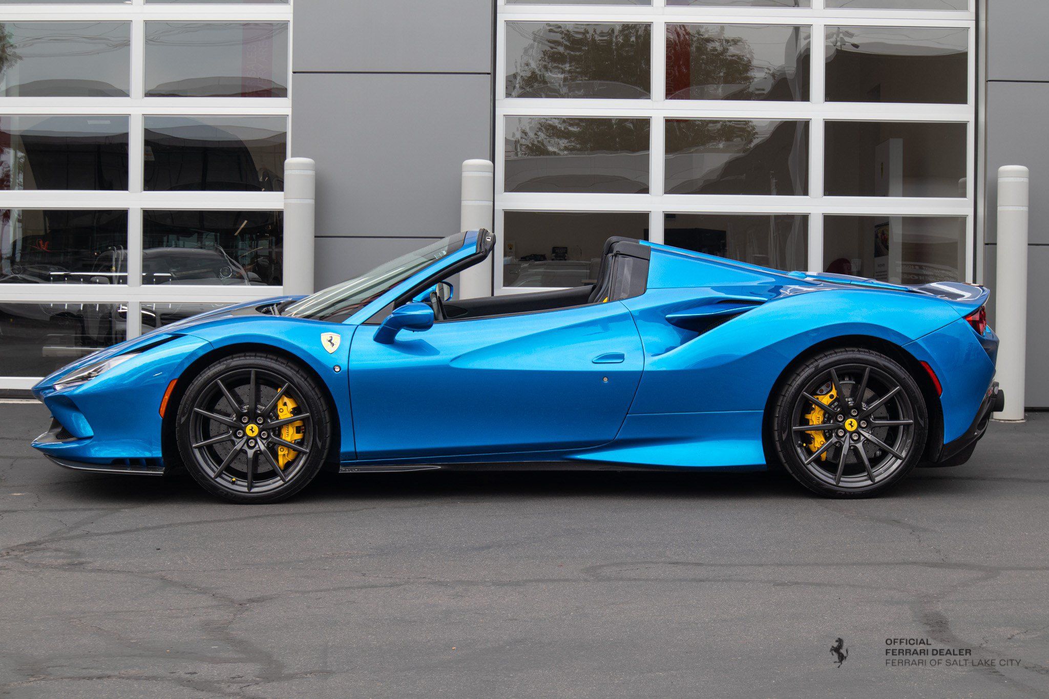 Used 2022 Ferrari F8 Tributo RWD image 2