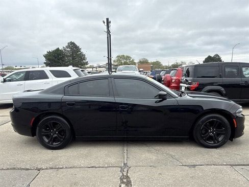 Used 2021 Dodge Charger SXT w/ Leather Interior Group RWD image 9