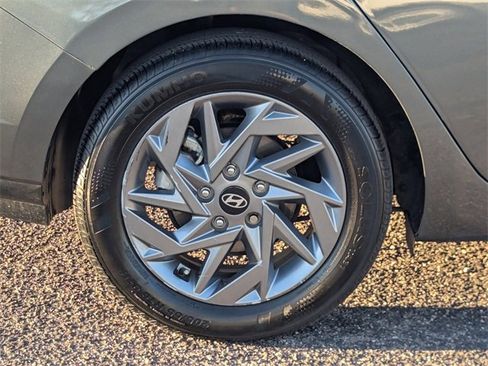 Used 2024 Hyundai Elantra SEL image 9