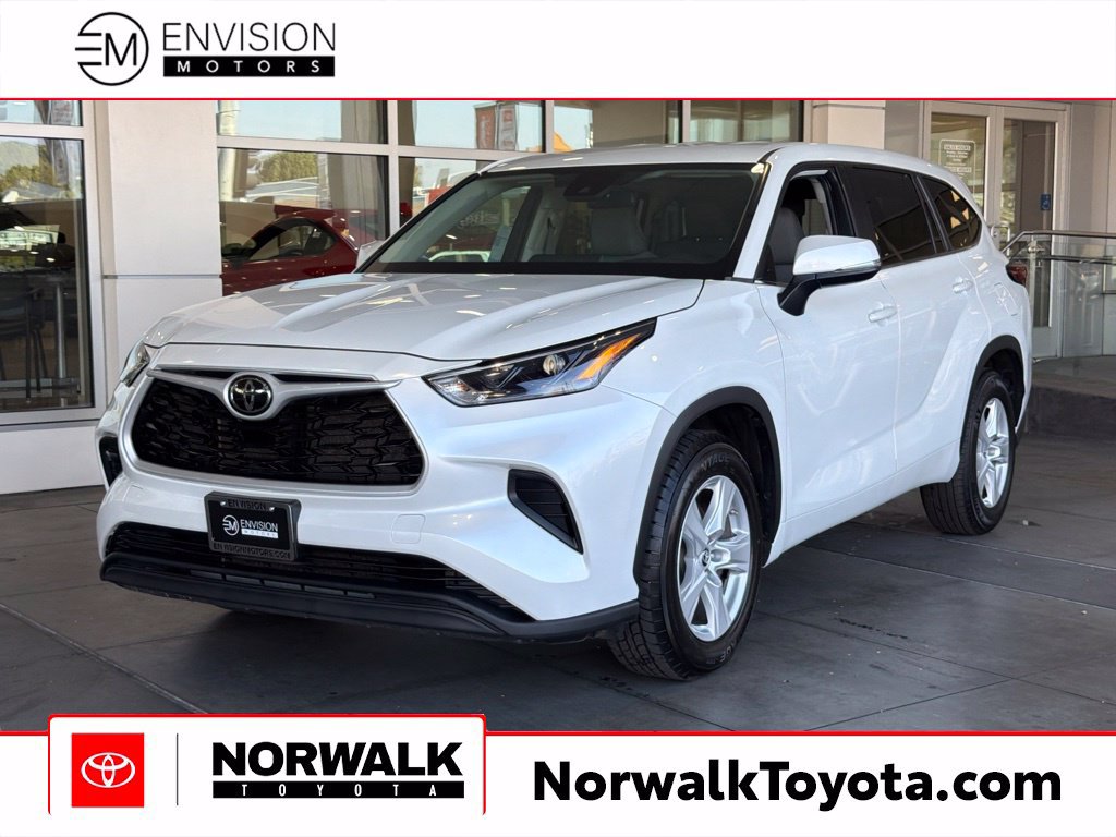 Used 2023 Toyota Highlander L FWD image 1