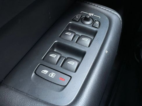 Used 2023 Volvo XC60 B5 Plus AWD/4WD image 12