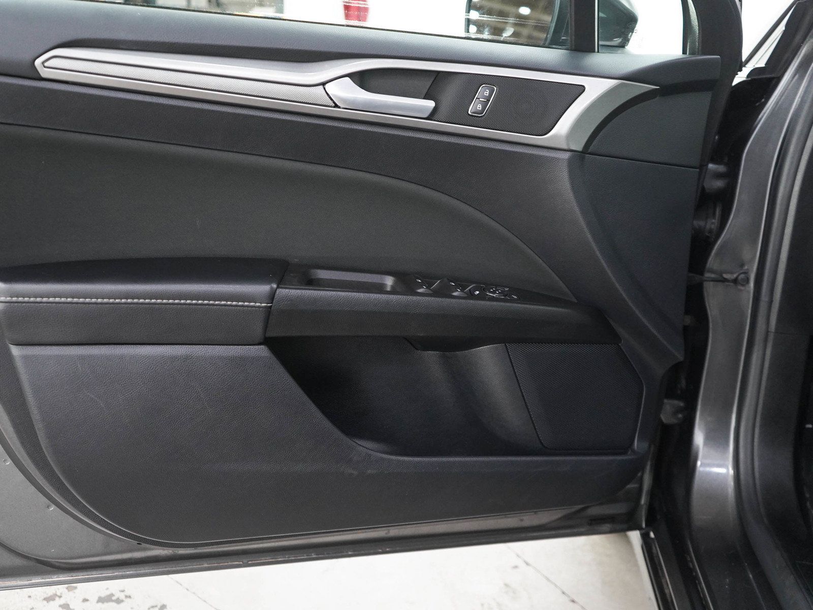 Used 2020 Ford Fusion SE AWD/4WD image 17