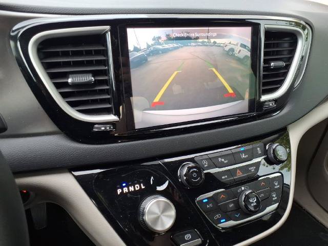 Used 2024 Chrysler Pacifica Touring-L FWD image 26