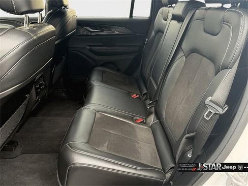 Used 2023 Jeep Grand Cherokee Altitude image 14