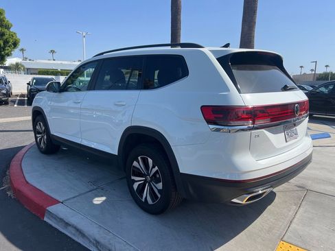 Used 2024 Volkswagen Atlas SE AWD/4WD image 3