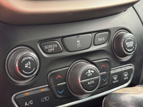 Used 2014 Jeep Cherokee Limited AWD/4WD image 22