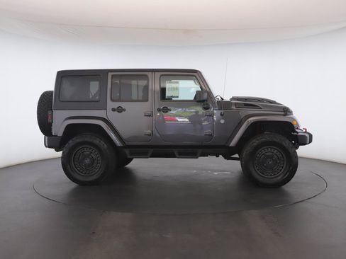 Used 2014 Jeep Wrangler Unlimited Sahara w/ Dual Top Group AWD/4WD image 20