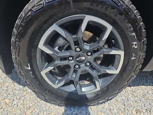 Used 2025 Chevrolet Equinox ACTIV w/ Convenience Package III AWD/4WD image 12