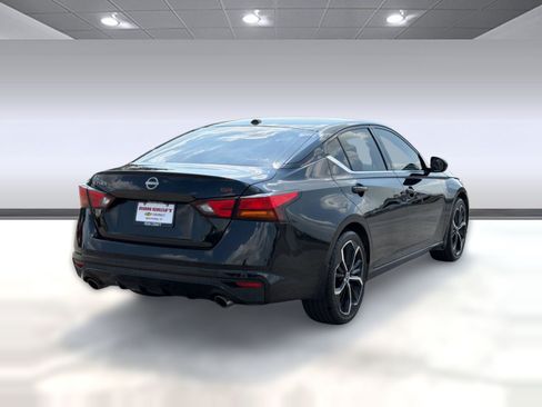 Used 2024 Nissan Altima 2.5 SR w/ SR Premium Package FWD image 9