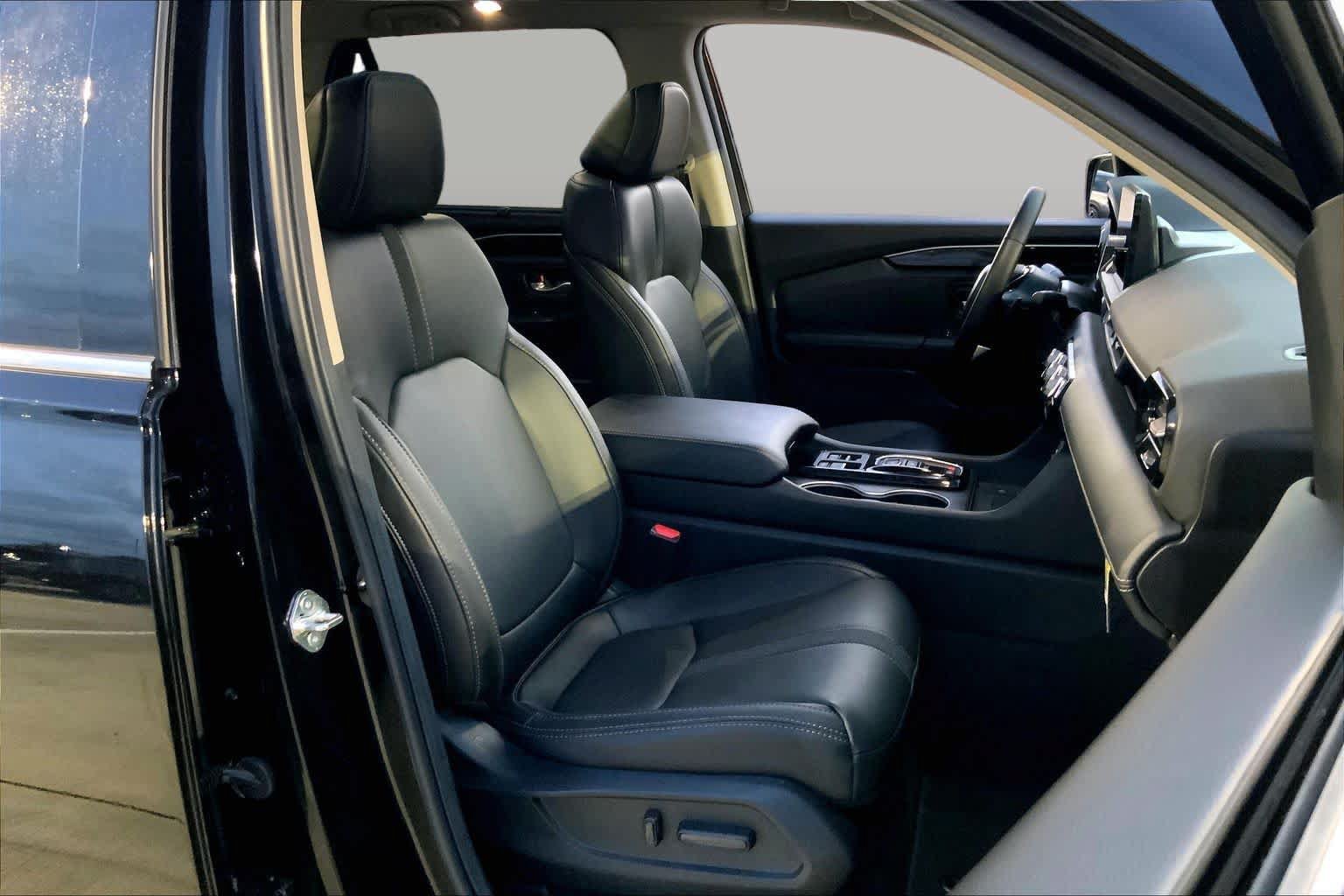 Used 2025 Honda Pilot Touring image 9