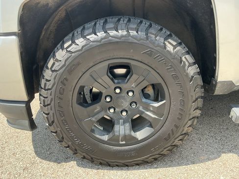 Used 2018 Chevrolet Silverado 1500 LT w/ All Star Edition AWD/4WD image 8