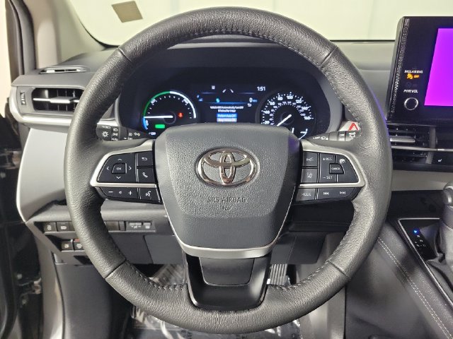 Used 2026 Toyota Sienna XLE FWD image 27