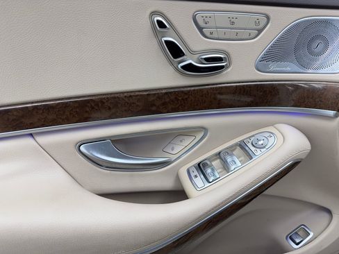 Used 2015 Mercedes-Benz S 550 Sedan w/ Sport Package w/ Sport Package image 35