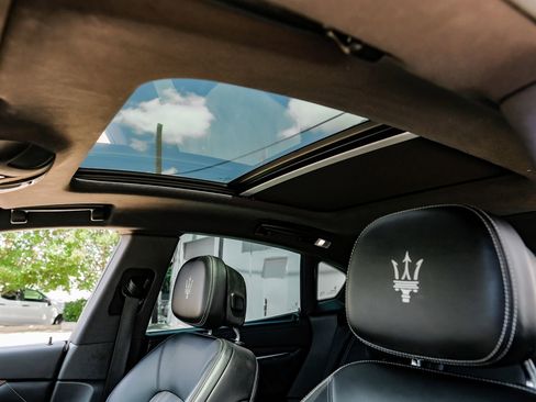 Used 2019 Maserati Levante S GranLusso image 5