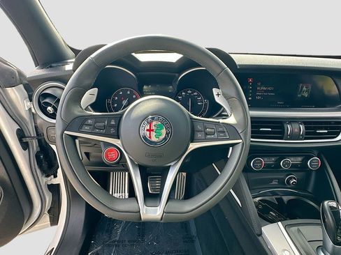 Used 2018 Alfa Romeo Stelvio Ti Sport image 11