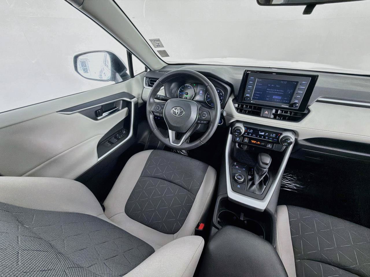 Used 2022 Toyota RAV4 XLE w/ XLE Grade Weather Package AWD/4WD image 11