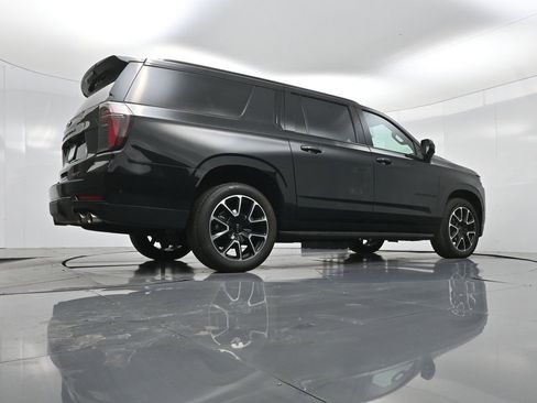 Used 2025 Chevrolet Suburban RST image 42