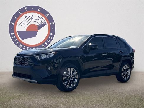 Used 2019 Toyota RAV4 Limited image 2