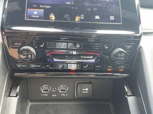 Certified 2024 Jeep Grand Cherokee Altitude AWD/4WD image 31
