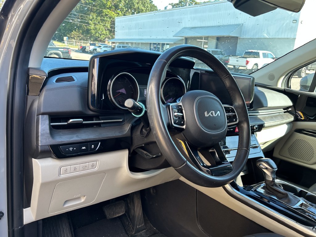 Used 2024 Kia Carnival EX FWD image 10