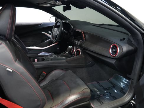Used 2020 Chevrolet Camaro ZL1 RWD image 31
