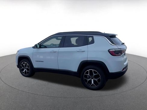 Used 2025 Jeep Compass Limited image 10