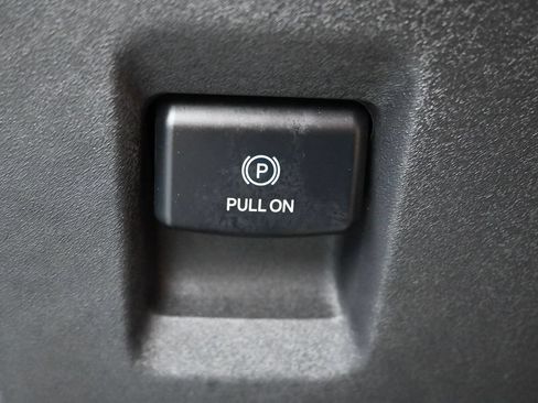 Used 2025 Ford Expedition Active AWD/4WD image 19